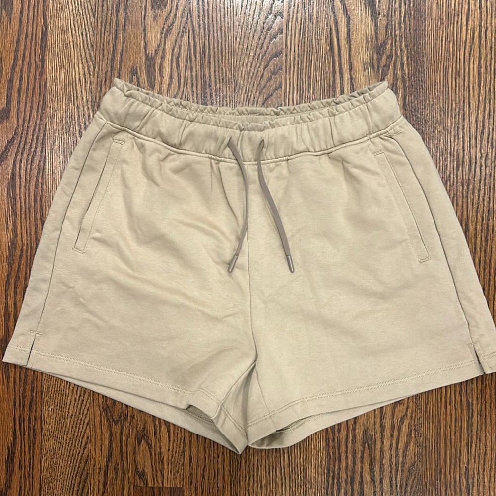 CRZ YOGA Cotton High Rise Sweat Shorts 4” “California Sand” NWT Sz M 8/10